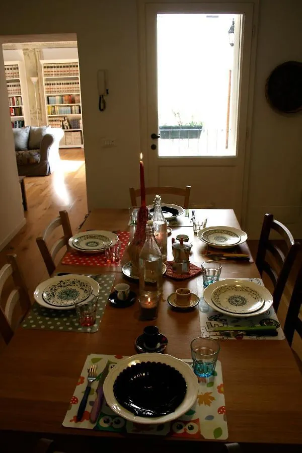 Frescos House Apartment Pisa Italy